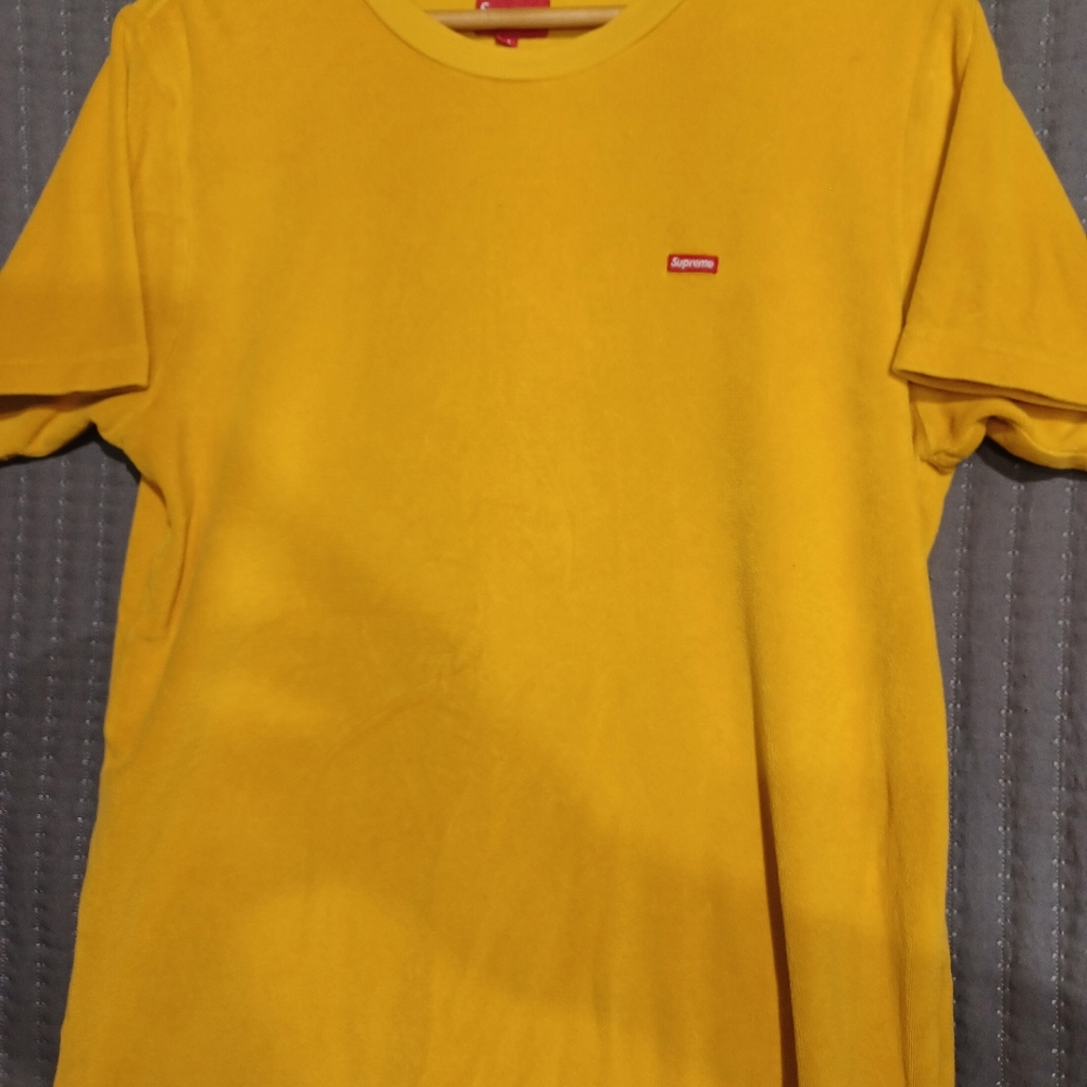 Supreme/ Size medium/ Color yellow